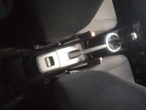 Toyota Vitz 1.0 XR manual - Image 11