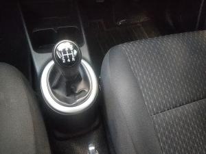 Toyota Vitz 1.0 XR manual - Image 12