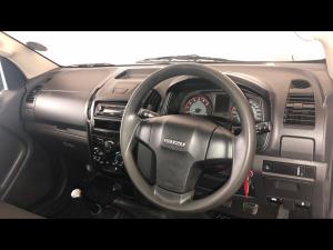Isuzu D-Max Gen 6 250 single cab Fleetside safety - Image 6