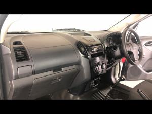 Isuzu D-Max Gen 6 250 single cab Fleetside safety - Image 7