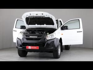 Isuzu D-Max Gen 6 250 single cab Fleetside safety - Image 13
