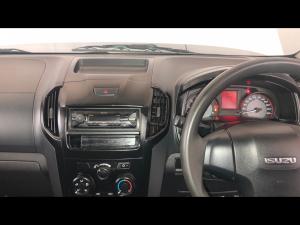 Isuzu D-Max Gen 6 250 single cab Fleetside safety - Image 24