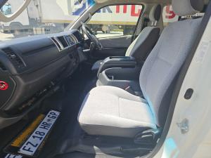 Toyota Hiace 2.5D-4D bus 14-seater GL - Image 7