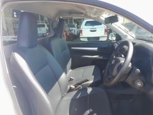 Toyota Hilux 2.0 single cab S - Image 8