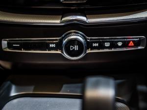 Volvo XC60 B5 AWD Essential - Image 16
