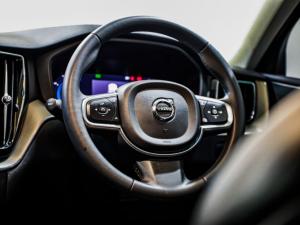 Volvo XC60 B5 AWD Essential - Image 17