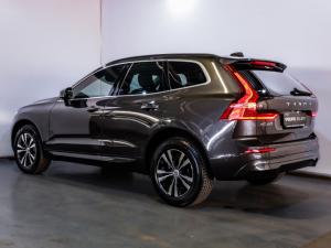 Volvo XC60 B5 AWD Essential - Image 8