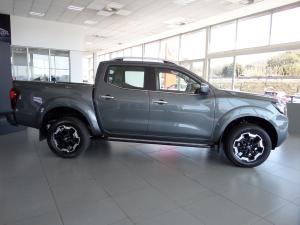 Nissan Navara 2.5DDTi double cab LE Plus - Image 3