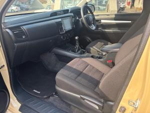 Toyota Hilux 2.4GD-6 single cab 4x4 Raider manual - Image 7
