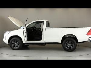 Toyota Hilux 2.4GD-6 single cab 4x4 Raider manual - Image 11