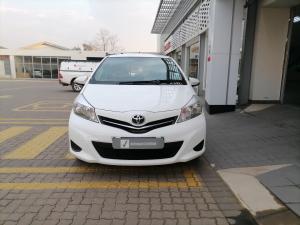 Toyota Yaris 5-door 1.0 XS - Image 4