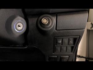 Toyota Hilux 2.4GD-6 double cab 4x4 Raider manual - Image 27