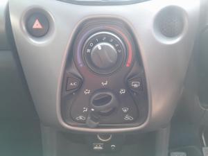 Toyota Aygo 1.0 X-Cite - Image 14
