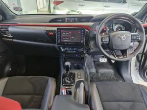 Toyota Hilux 2.8 GD-6 GR-S 4X4 automaticD/C - Image 6