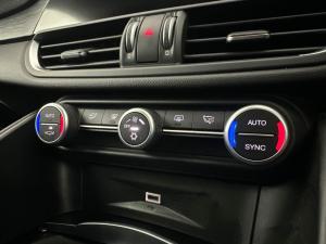 Alfa Romeo Giulia 2.0T Super - Image 9