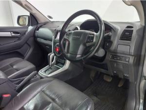Isuzu KB 300D-Teq double cab 4x4 LX auto - Image 5