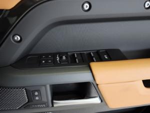 Land Rover Defender 110 D300 X-Dynamic HSE - Image 23