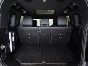 Land Rover Defender 110 D300 X-Dynamic HSE - Image 8