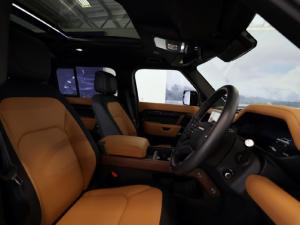 Land Rover Defender 110 D300 X-Dynamic HSE - Image 9