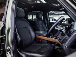 Land Rover Defender 110 D300 X-Dynamic HSE - Image 12