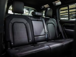 Land Rover Defender 110 D300 X-Dynamic HSE - Image 20