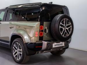 Land Rover Defender 110 D300 X-Dynamic HSE - Image 9