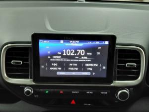 Hyundai Venue 1.0T Fluid auto - Image 8