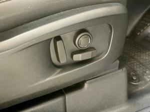 Land Rover Defender 110 D300 X-Dynamic SE - Image 13