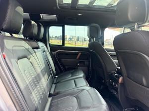 Land Rover Defender 110 D300 X - Image 9