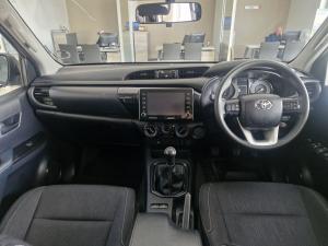 Toyota Hilux 2.4GD-6 double cab Raider manual - Image 6