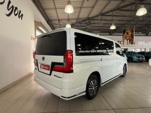Toyota Quantum 2.8 LWB bus 9-seater VX Premium - Image 2
