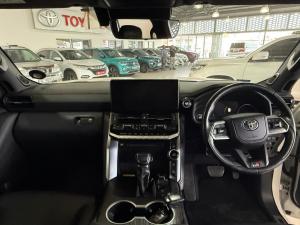 Toyota Land Cruiser 300 3.3D GR-Sport - Image 6