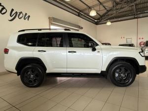 Toyota Land Cruiser 300 3.3D GR-Sport - Image 3