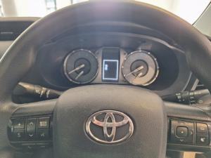 Toyota Hilux 2.4GD-6 single cab 4x4 Raider manual - Image 13
