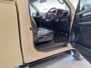 Toyota Hilux 2.4GD-6 single cab 4x4 Raider manual - Image 14