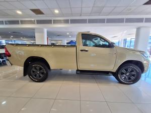 Toyota Hilux 2.4GD-6 single cab 4x4 Raider manual - Image 2