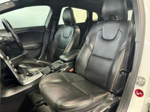 Volvo V40 Cross Country D4 Inscription - Image 11