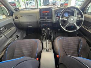 Nissan NP300 Hardbody 2.5TDi double cab 4x4 - Image 11