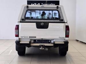 Nissan NP300 Hardbody 2.5TDi double cab 4x4 - Image 8