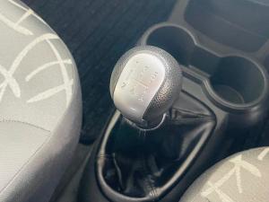 Chevrolet Spark 1.2 LS Black&White Edition - Image 15