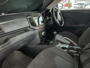 Mahindra XUV300 1.2T W4 SE - Image 12