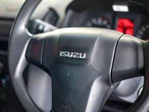 Isuzu D-Max Gen 6 250c single cab Fleetside - Image 17