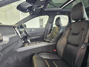 Volvo XC60 D4 AWD R-Design - Image 17