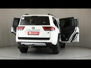 Toyota Land Cruiser 300 3.3D GR-Sport - Image 9