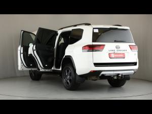 Toyota Land Cruiser 300 3.3D GR-Sport - Image 10