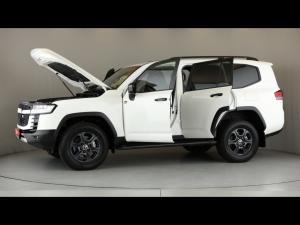 Toyota Land Cruiser 300 3.3D GR-Sport - Image 12