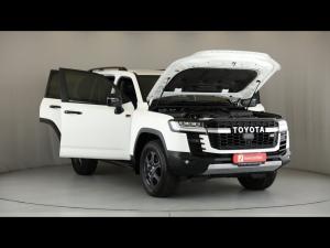 Toyota Land Cruiser 300 3.3D GR-Sport - Image 14