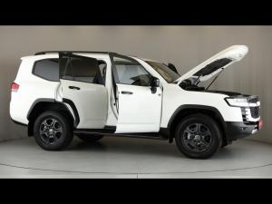 Toyota Land Cruiser 300 3.3D GR-Sport - Image 15