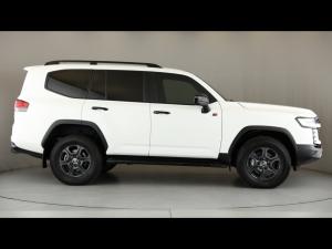 Toyota Land Cruiser 300 3.3D GR-Sport - Image 3