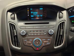Ford Focus hatch 1.0T Ambiente auto - Image 12